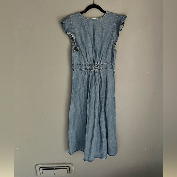 Marine Layer Camila Midi Dress Sz M V-Neck Chambray Blue Ruffle Flutter Sleeve - Picture 3 of 6